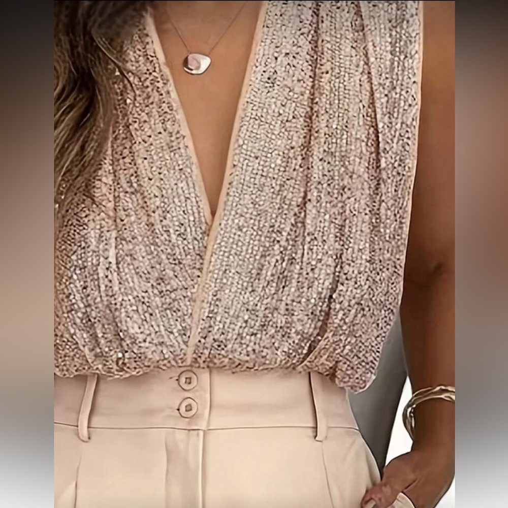 Elegant Cream Sleeveless Top - Picture 3 of 4